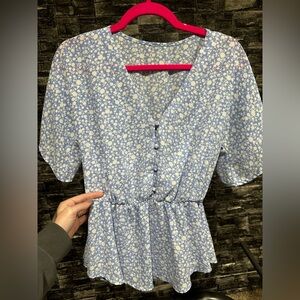 Floral Button-Down Blouse 🩵🤍